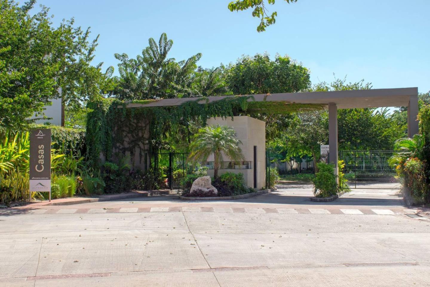 Modern House Surrounded By Nature 梅里达 外观 照片
